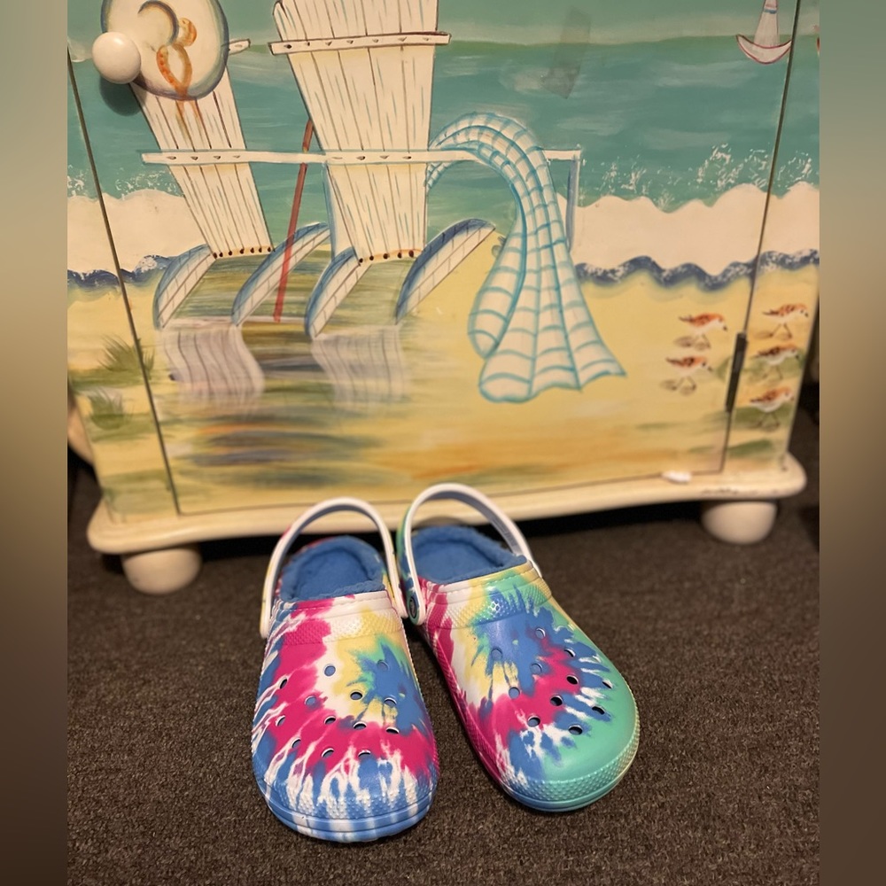 NWOT Crocs Unisex Classic Lined Tye Dye Clog